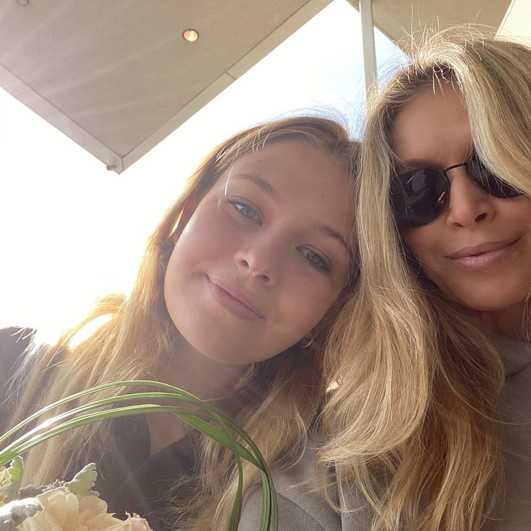 &quot;Прекрасный ангелочек&quot;: Вера Брежнева умилила совместным фото с дочкой