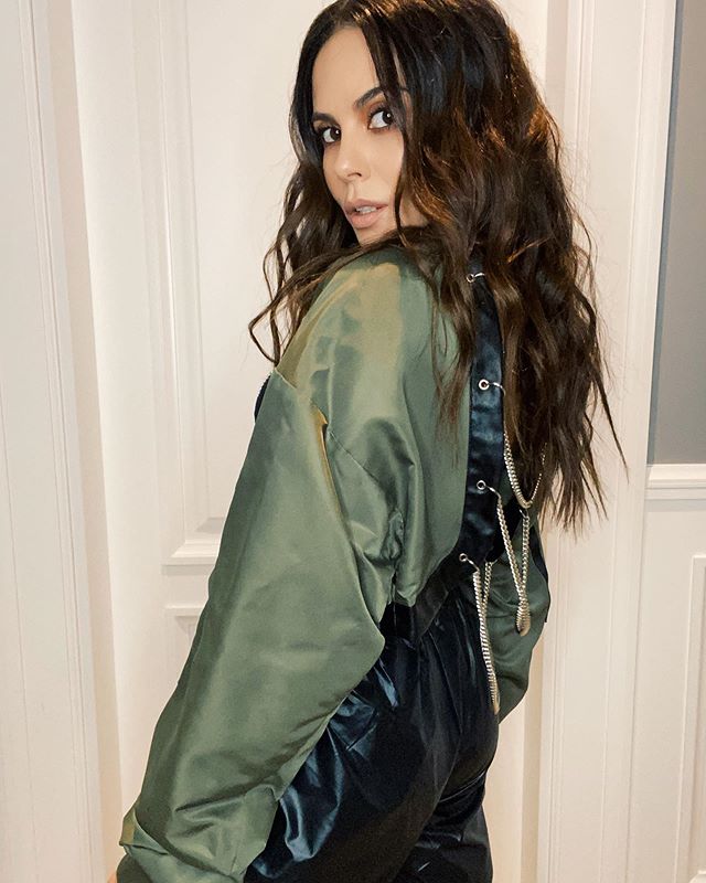 Легкий и красивый: Настя Каменских поделилась личными секретами эффектного макияжа