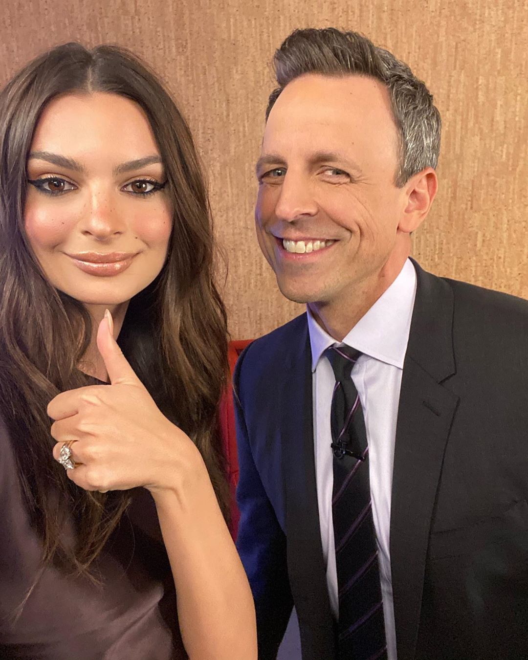 Идеальна с головы до ног: Эмили Ратаковски блистает в эффектном платье от украинского дизайнера