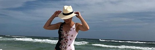 Фантастична: Лілія Подкопаєва викликала фурор формами на пляжі