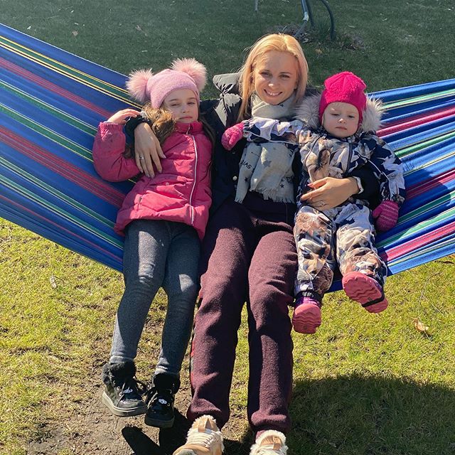 Приятные хлопоты: Лилия Ребрик показала, как проводит время с дочками на даче