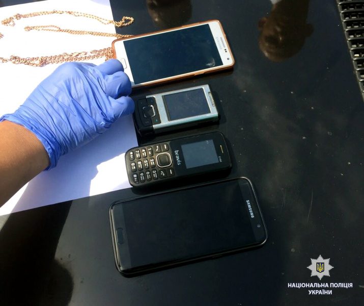 У Одеській області поліція затримала злочинців, які пограбували ювелірний магазин