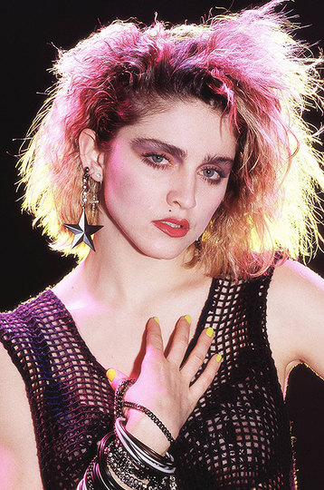 Идеальных нет: как менялась женская красота на протяжении десятилетий