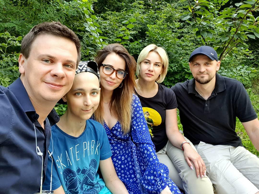 Добро вернется: Комаров и Дорофеева просят помочь спасти мальчика