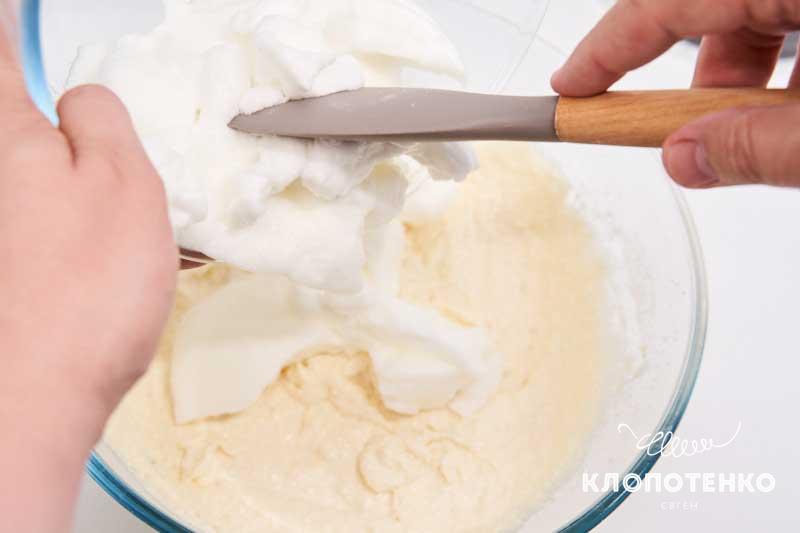 Клопотенко дал рецепт нежнейшей творожной запеканки с бананом: она сведет вас с ума!