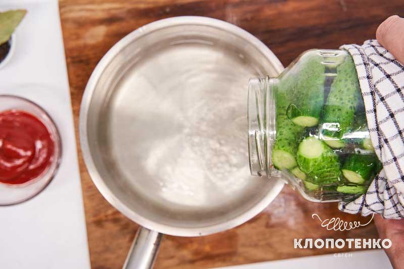 Клопотенко раскрыл секрет идеальных огурцов с кетчупом чили: вкус &quot;взорвет&quot; ваши рецепторы!