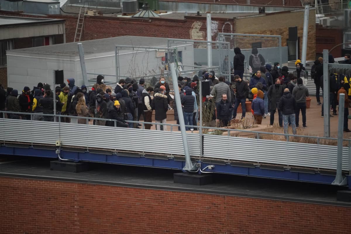 В Монреале в офисе компании Ubisoft, вероятно, захватили заложников