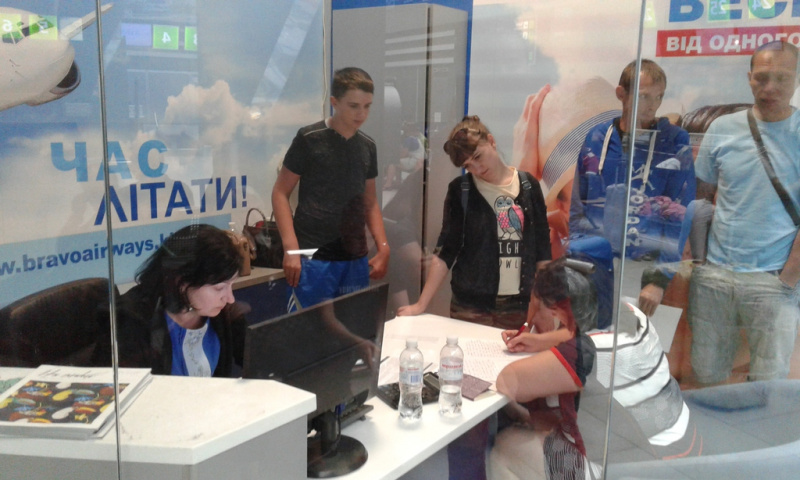 В киевском аэропорту на три дня застряли 70 пассажиров авиарейса в Тунис