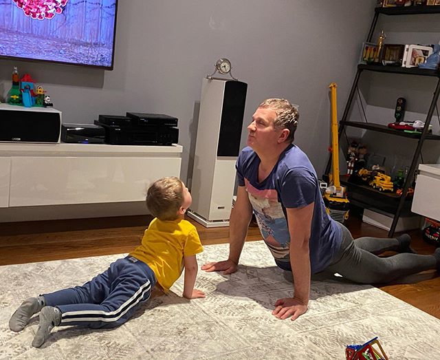 Катя Осадча поділилася особистим списком дитячих ігор на карантині і зворушила фото з синочком