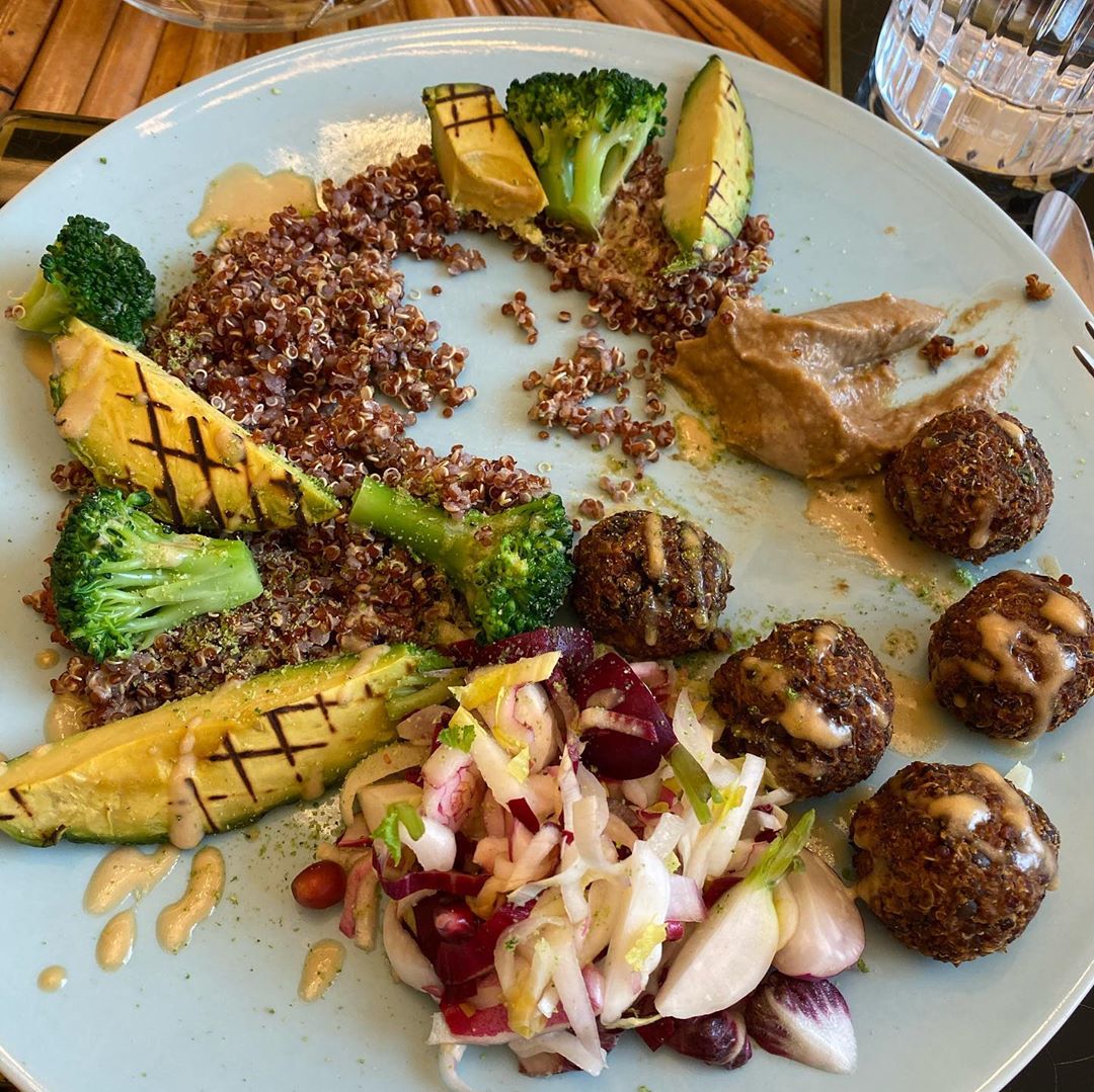 Всі при ділі: Наталя Водянова показала, чим займається з дітьми і чоловіком на карантині