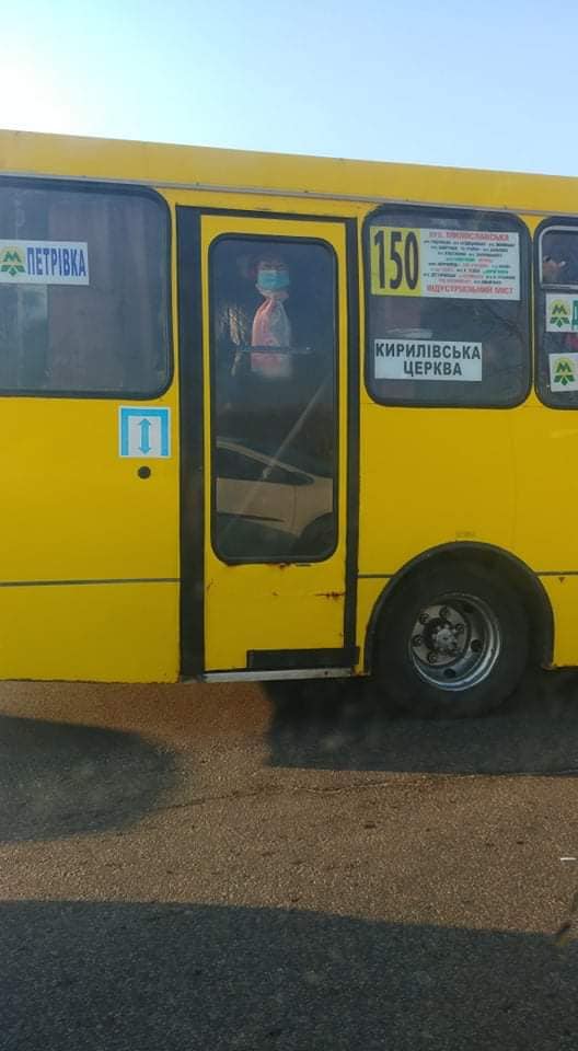 Україна занурилася в транспортний колапс: по 10 людей і всі в масках