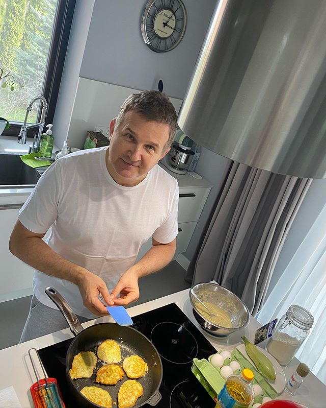 Пример многим семьям: Осадчая и Горбунов очаровали нежностью на домашнем селфи