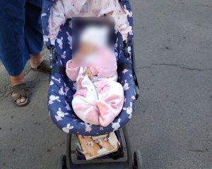 В Ровно пьяные родители подкинули грудничка посетителю кафе