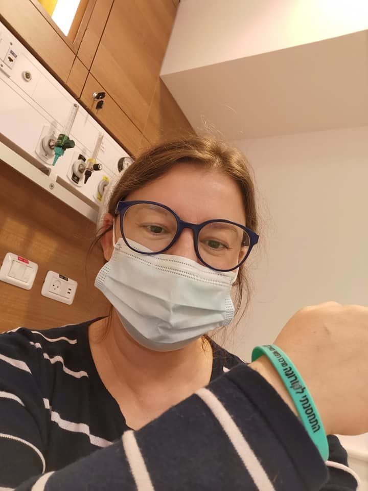 Украинка вакцинировалась от COVID-19 и раскрыла всю процедуру, правила и сколько стоит