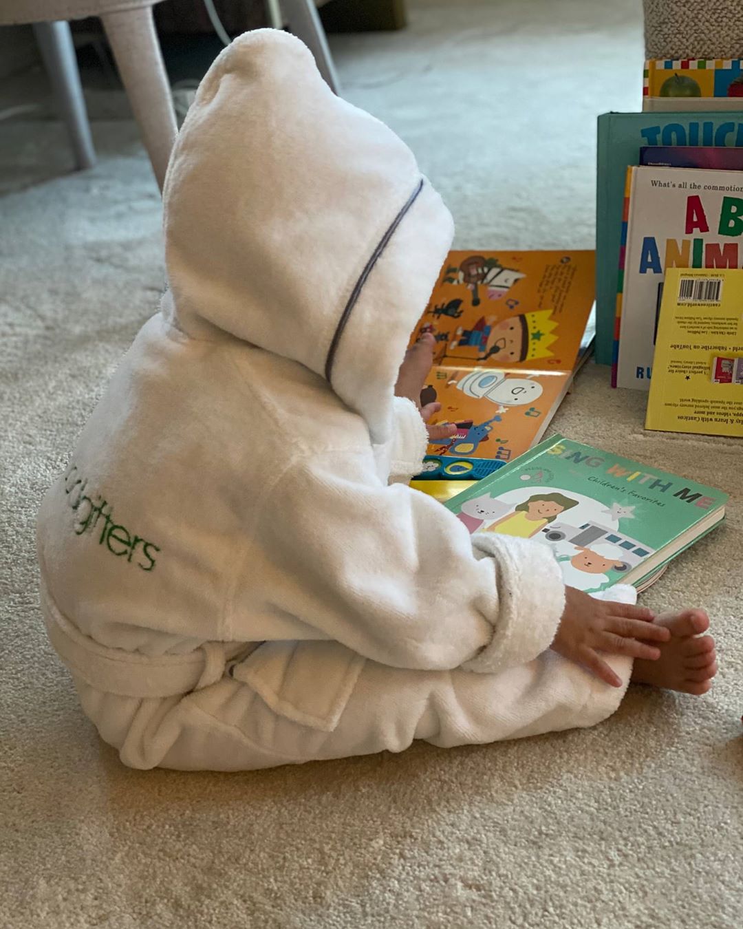 Бездоганний total white: Єва Лонгорія показала, як носити білий в новому сезоні