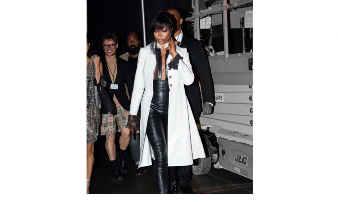 В кожаном комбинезоне и на шпильках: 49-летняя Наоми Кэмпбелл восхитила идеальной фигурой в стильном образе