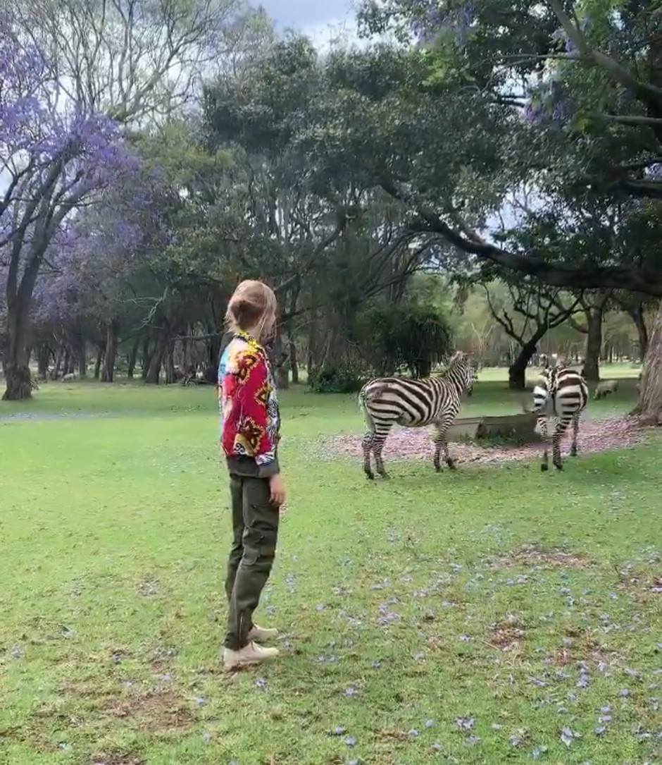 Модель і в Африці модель: Наталія Водянова захопила досконалим тілом в стильному комбінезоні