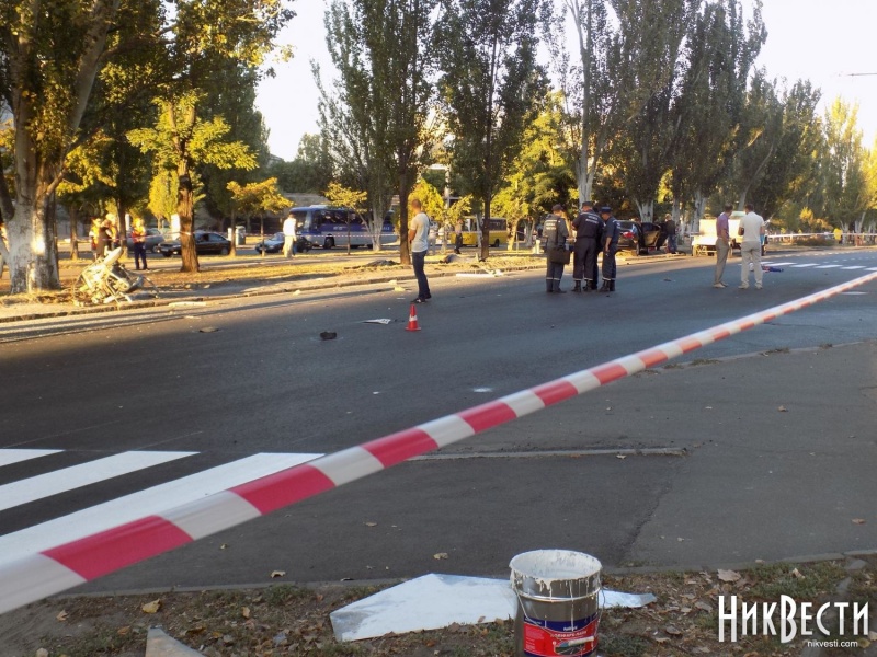 в Николаеве БМВ наехала на 4 человек