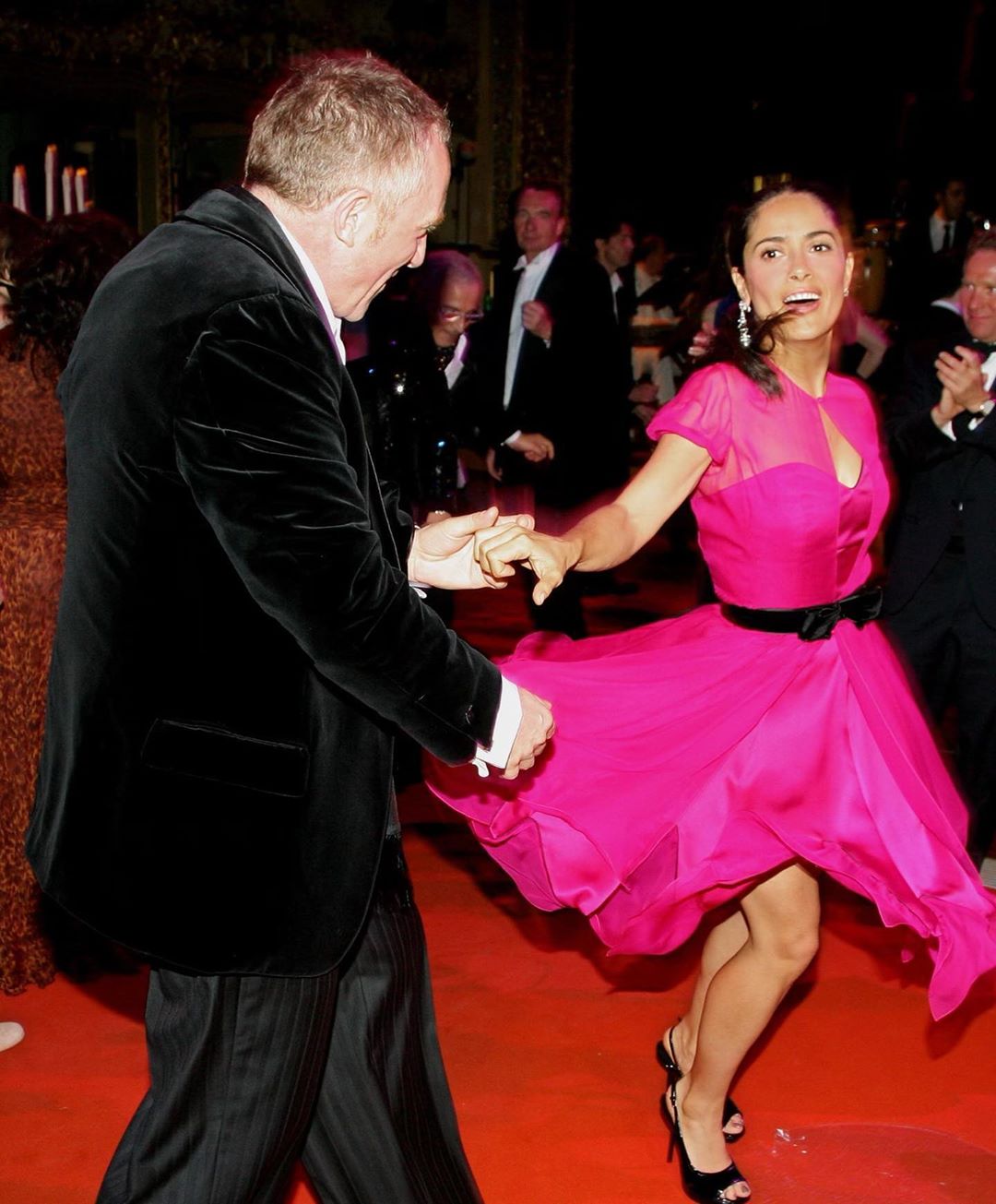 Она не меняется: 53-летняя Сальма Хайек восхитила молодым внешним видом на фото без макияжа