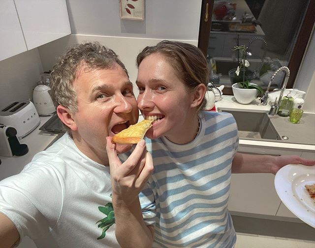 Такие счастливые! Осадчая и Горбунов поделились "секретом" стройности и своим кулинарным шедевром