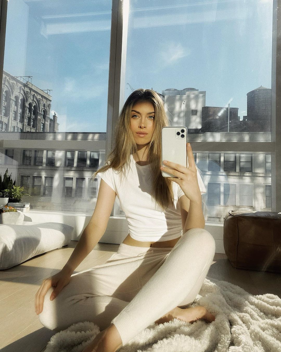 Вот это вид! Внучка Ротару показала свое уютное утро в эпицентре пандемии