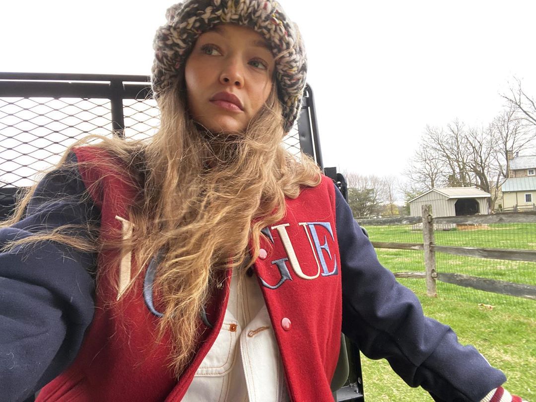 Вагітна Джіджі Хадід поділилася новою стильною зйомкою для відомого глянцю