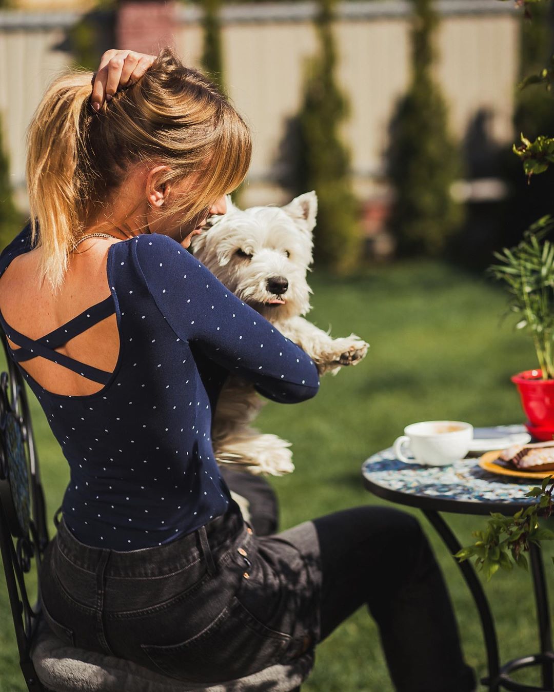 Дама с собачкой: Леся Никитюк показала свои маленькие радости на карантине