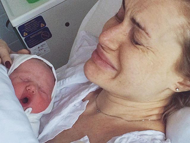 Мурашки по коже: Слава из НеАнгелов растрогала до слез пронзительными фото из роддома