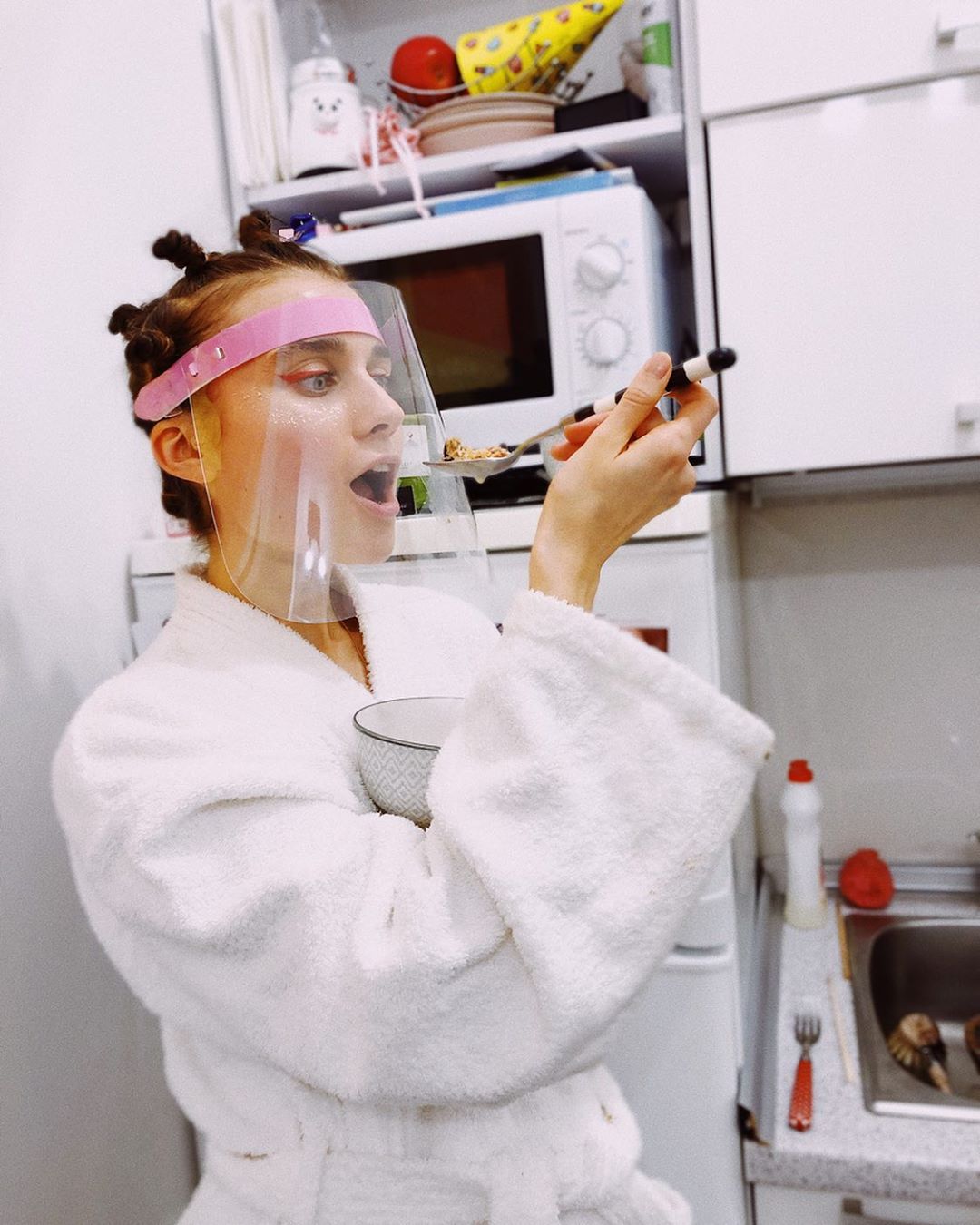 Это гениально! Jerry Heil нашла эффективный способ перестать объедаться на карантине