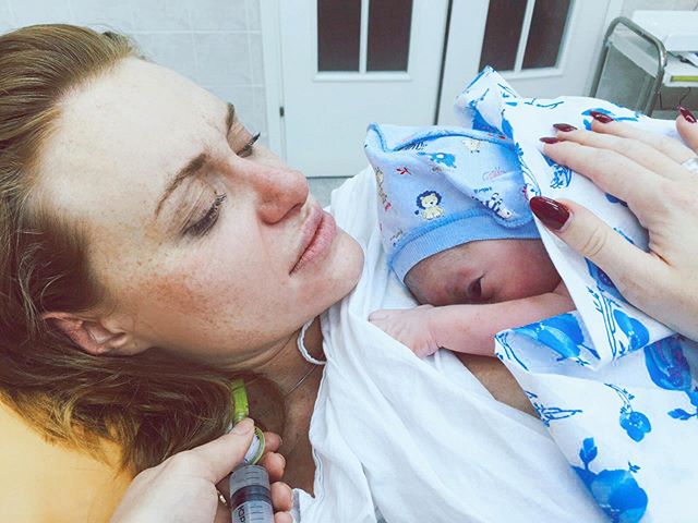 Мурашки по коже: Слава из НеАнгелов растрогала до слез пронзительными фото из роддома
