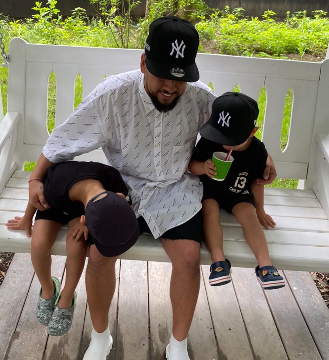 Идеальный папа: жена MONATIK'а растрогала сеть нежными фото певца с сыновьями