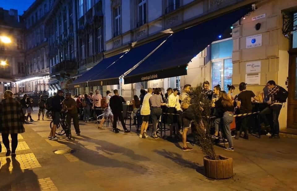 У Львові закрили паб після того, як його "атакував" натовп відвідувачів