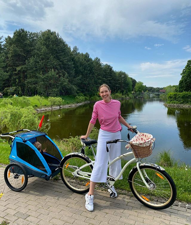 Неугомонная мама: Катя Осадчая впечатлила оригинальной прогулкой с сыном