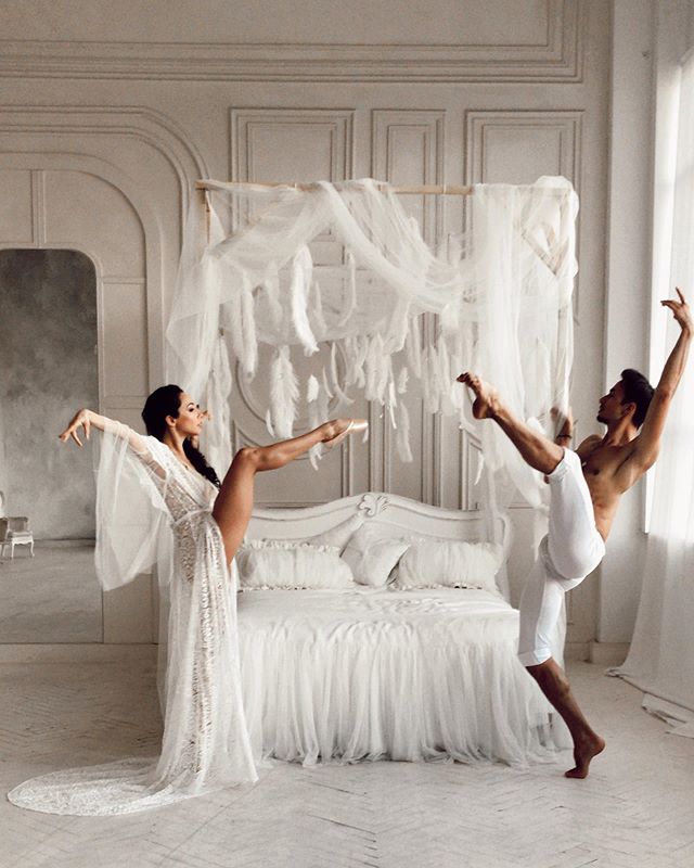 Кухар в прозрачном халате показала фото с мужем из спальни и решилась на откровение