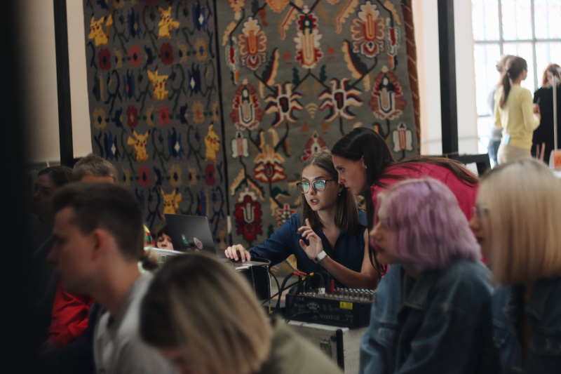 Осознанная мода: как масс-маркет вредит экологии и почему стоит отказаться от &quot;одноразовых&quot; вещей