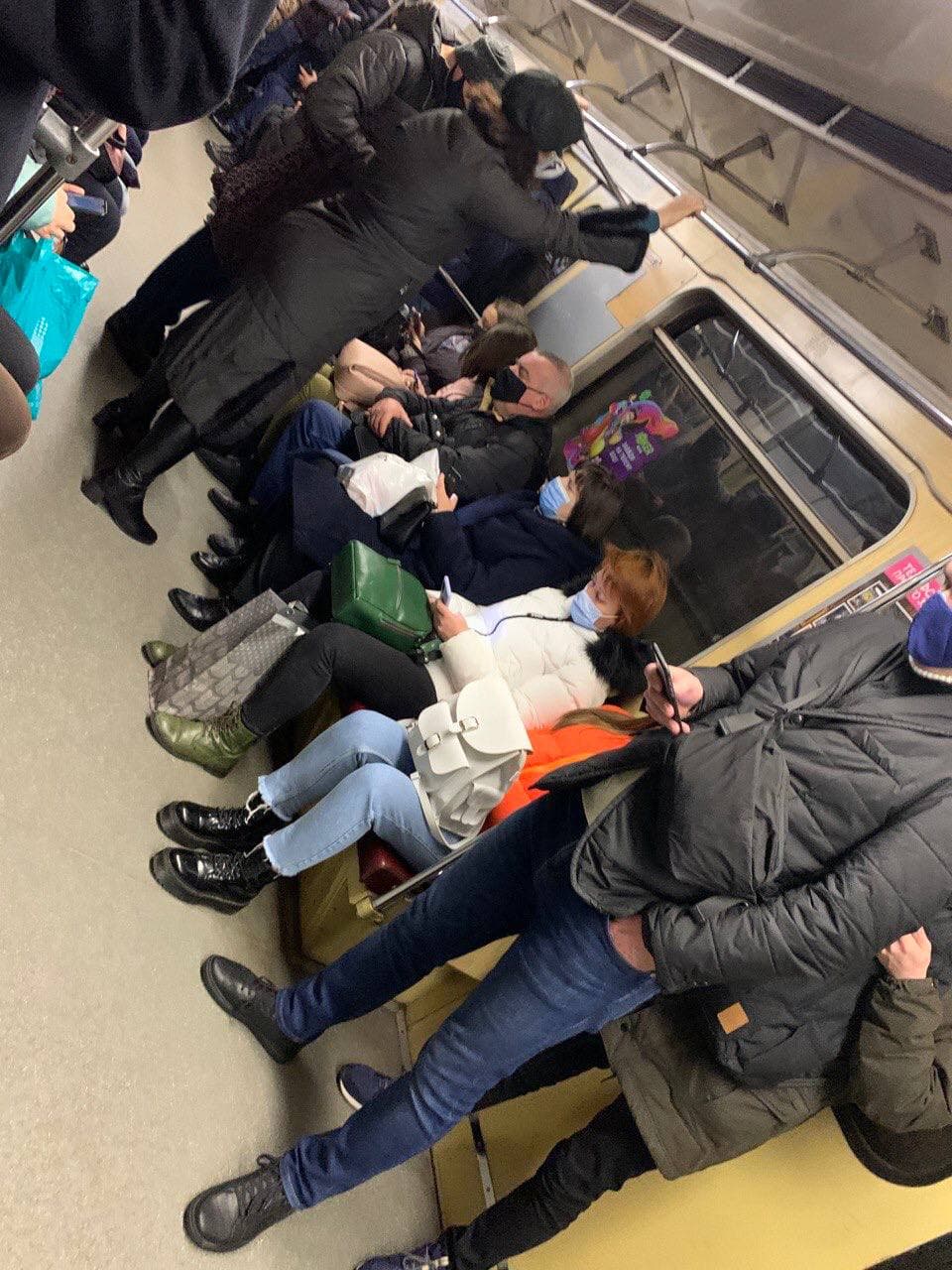 Київ на карантині: в мережі показали, що робиться в громадському транспорті