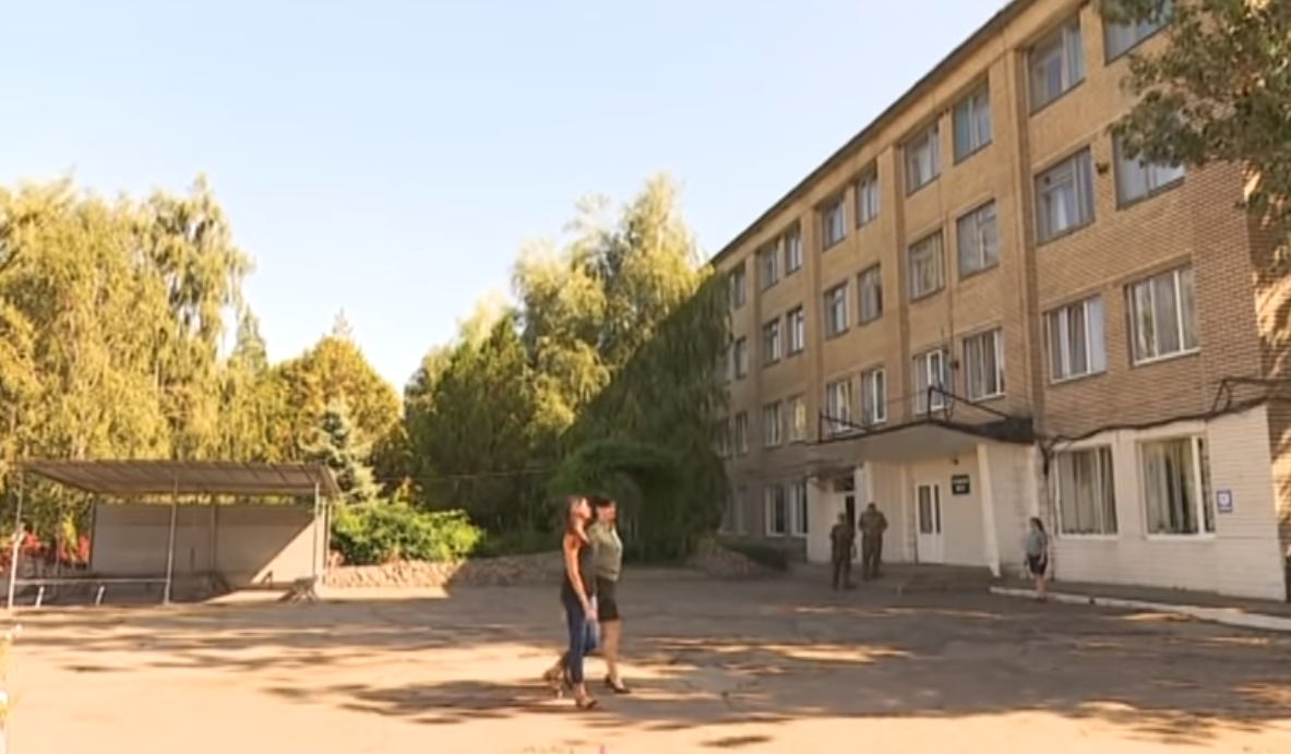 Сбор свеклы и работа швеей: какие условия у Дронова и Зайцевой в тюрьме (видео)