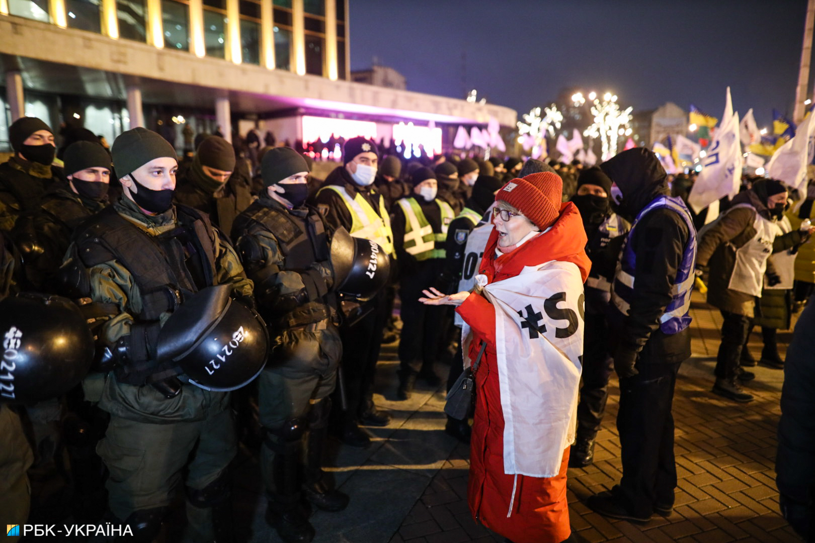 &quot;Квартал 95&quot; снимает новогоднее шоу в окружении Нацгвардии: при чем тут ФОПы