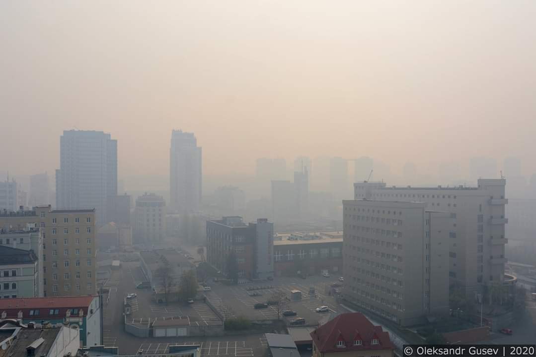 Смог в Киеве: как изменилась ситуация и новые случаи поджогов (фото, видео)