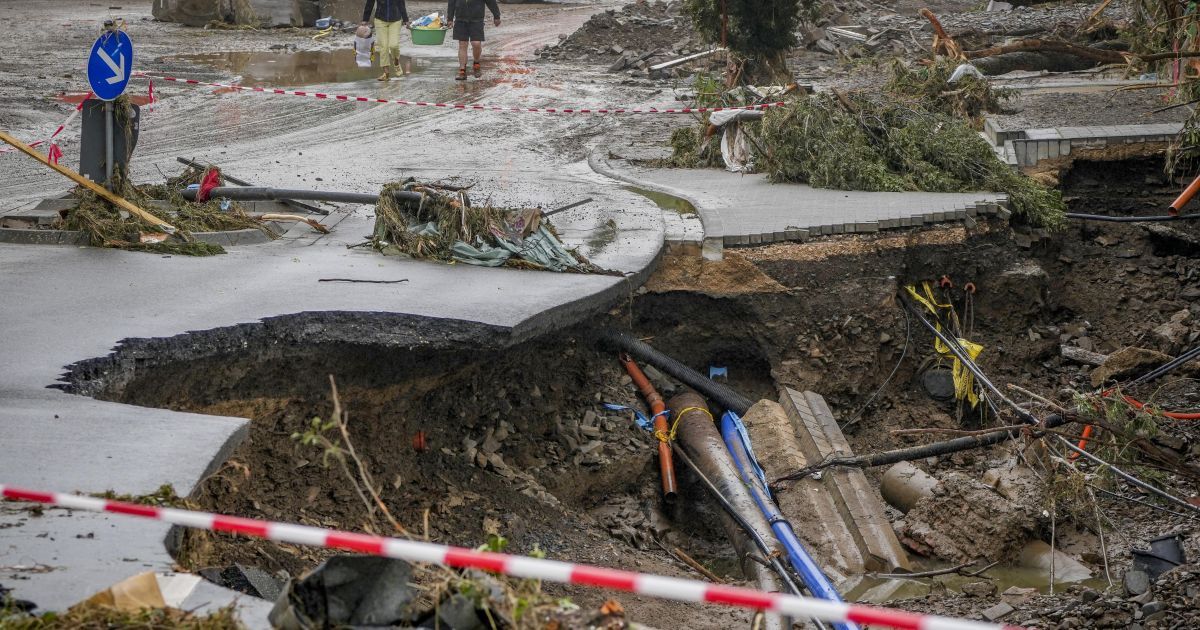 "Потоп століття": показали фото руйнівної стихії в Німеччині