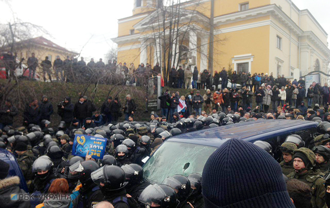 Задержание Саакашвили: автобус с политиком блокируют около 300 активистов