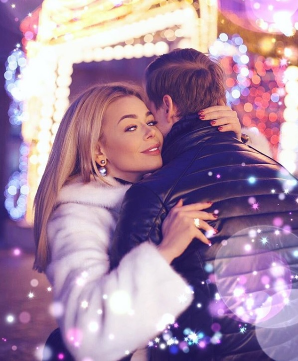 Алина Гросу с парнем 