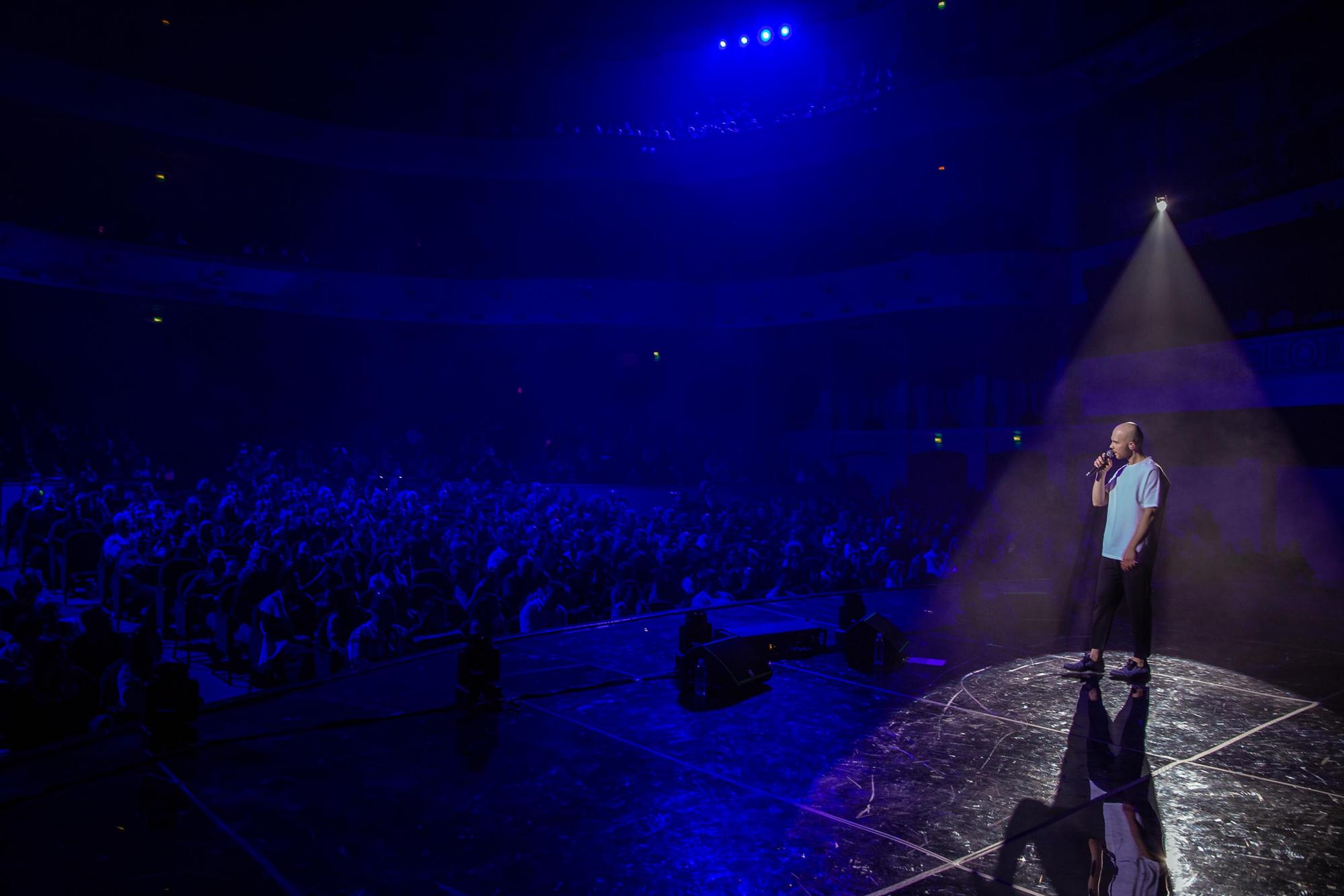 Золотая середина: Alyosha & Vlad Darwin презентовали самый романтичный концерт зимы (фото)