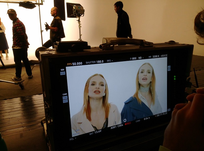 "Чому": близнючки Анна-Марія розповіли в новому кліпі про любов до одного хлопця