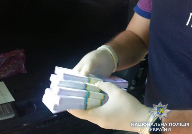 Посадовця Державної екологічної інспекції викрили на хабарі