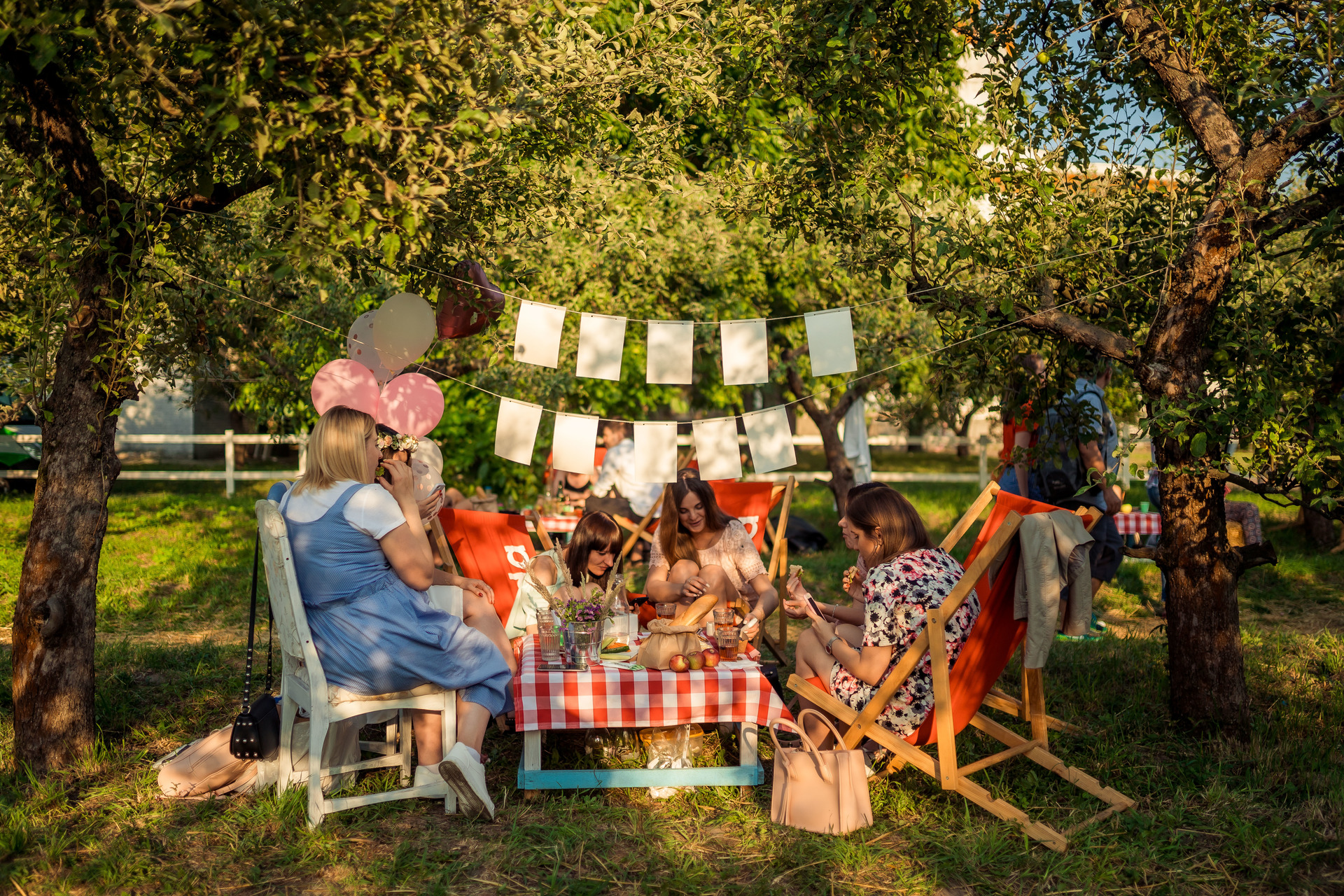 Класика у яблуневому саду