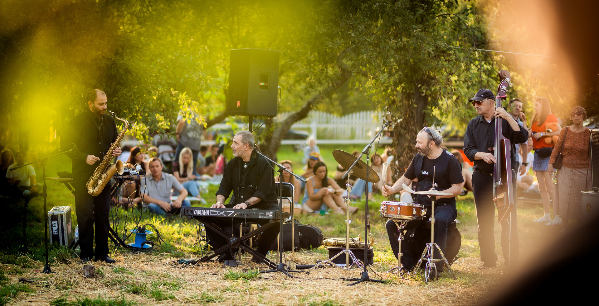 Класика у яблуневому саду