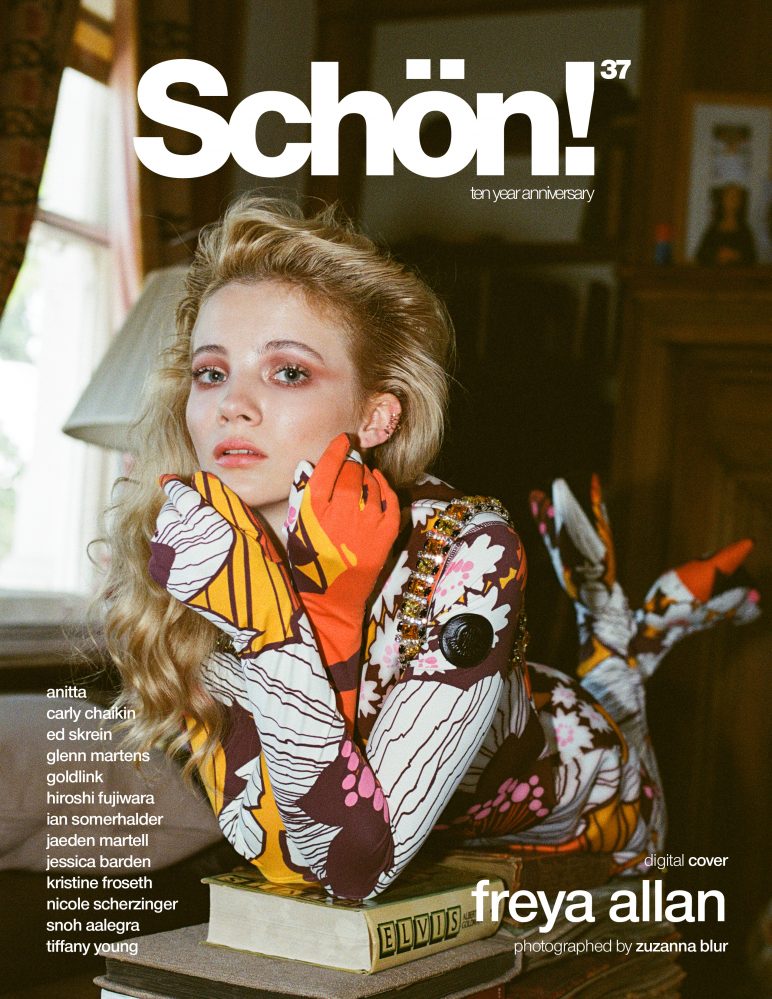 Юная звезда &quot;Ведьмака&quot; Фрейя Аллан показала точеную фигуру в стильных нарядах