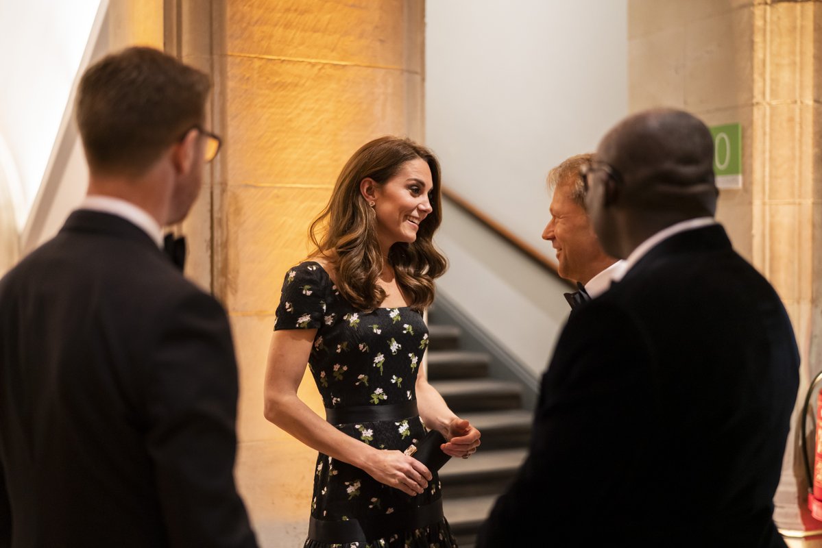 Від розкішних локонів до простого хвоста: зачіски Кейт Міддлтон на всі випадки життя