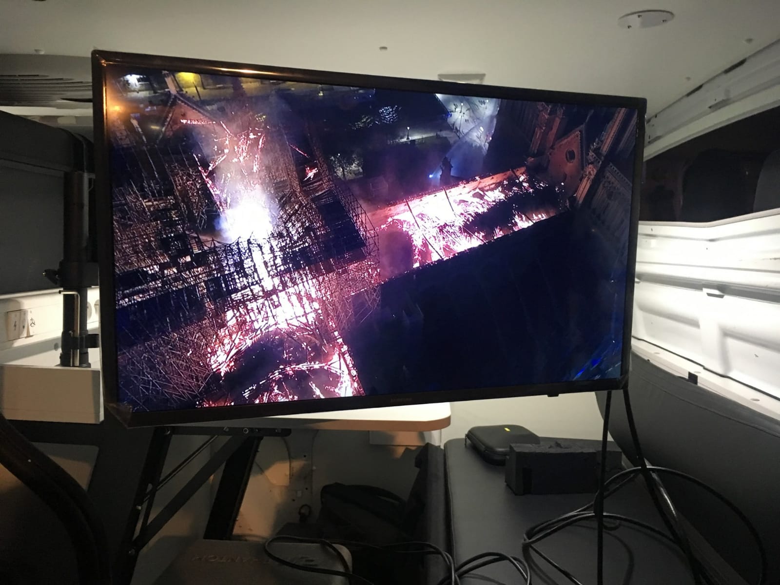 У Парижі горів Нотр-Дам де Парі: головне